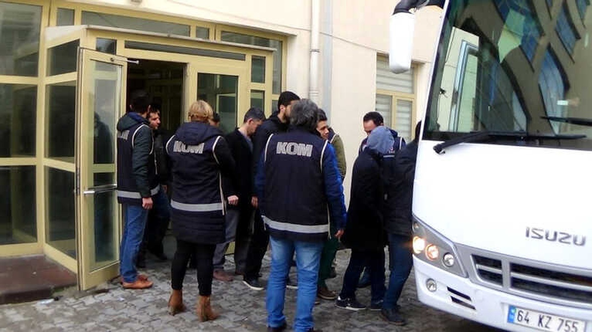 Uşak\'ta Gaybubet Evlerine Operasyon: 9 Gözaltı
