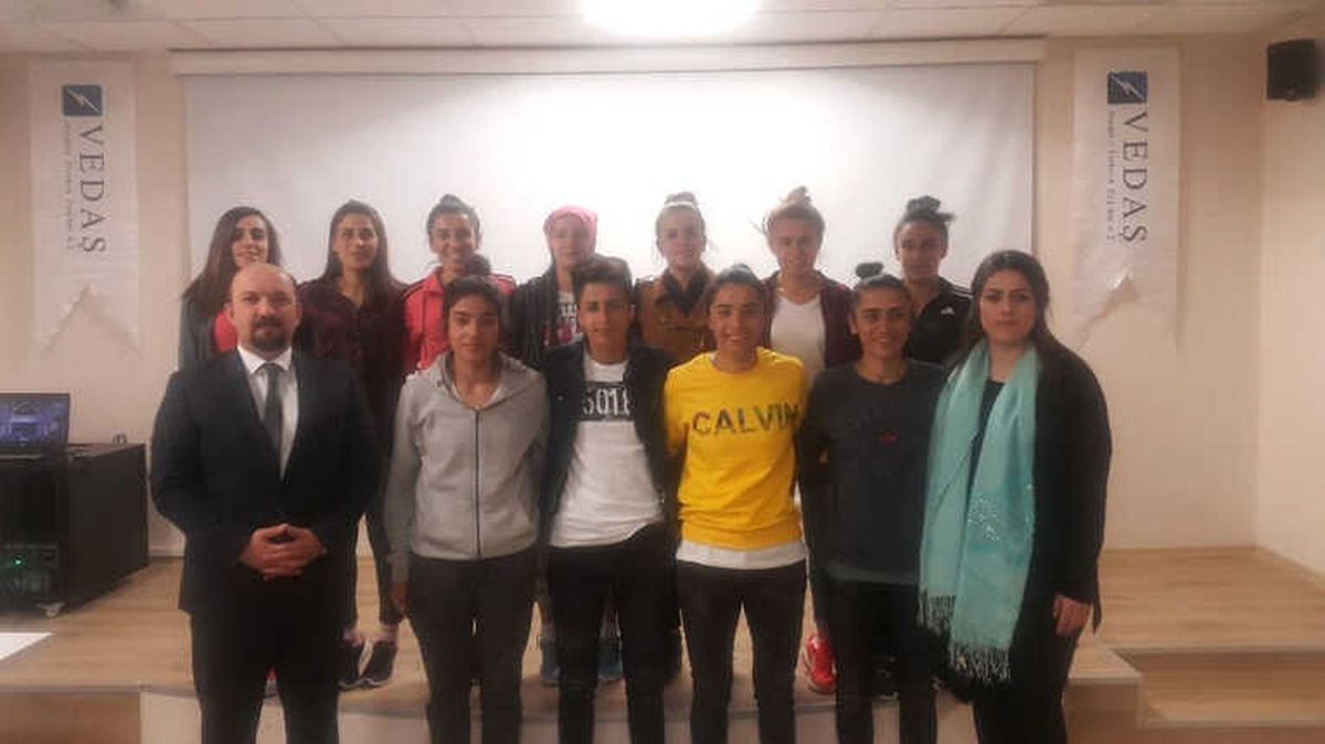 Vedaş\'tan Kadın Futbolculara Moral