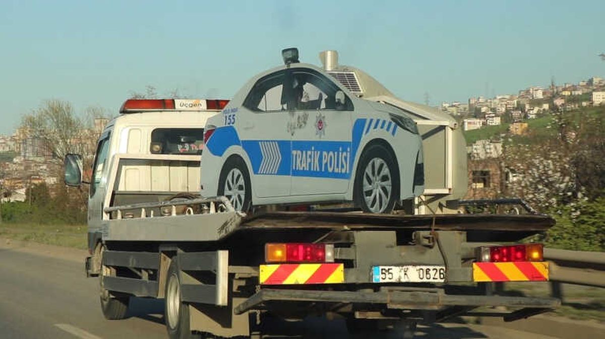 2\'nci Kez Zarar Verilen Maket Polis Aracı Kaldırıldı