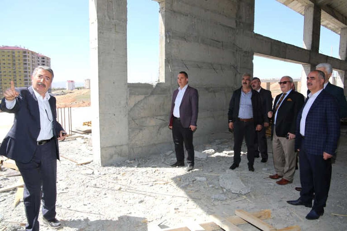 Ayyıldız Cami\'nde Çalışmalar Sürüyor
