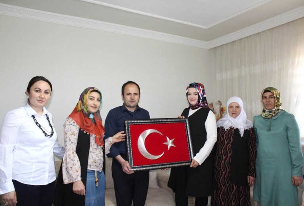 Bulanık Kaymakamı Uzan\'ın Eşi Meryem Uzan, Gazi Ailesini Ziyaret Etti