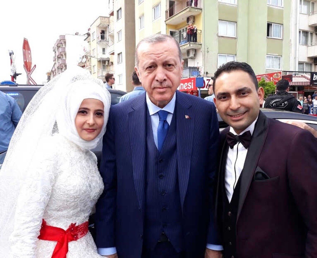 Cumhurbaşkanı Erdoğan Yolunu Kesen Geline Bilezik Hediye Etti