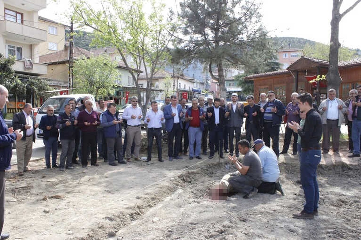Cumhuriyet Mahallesi Yenileme Projesi İçin Kurban Kesildi