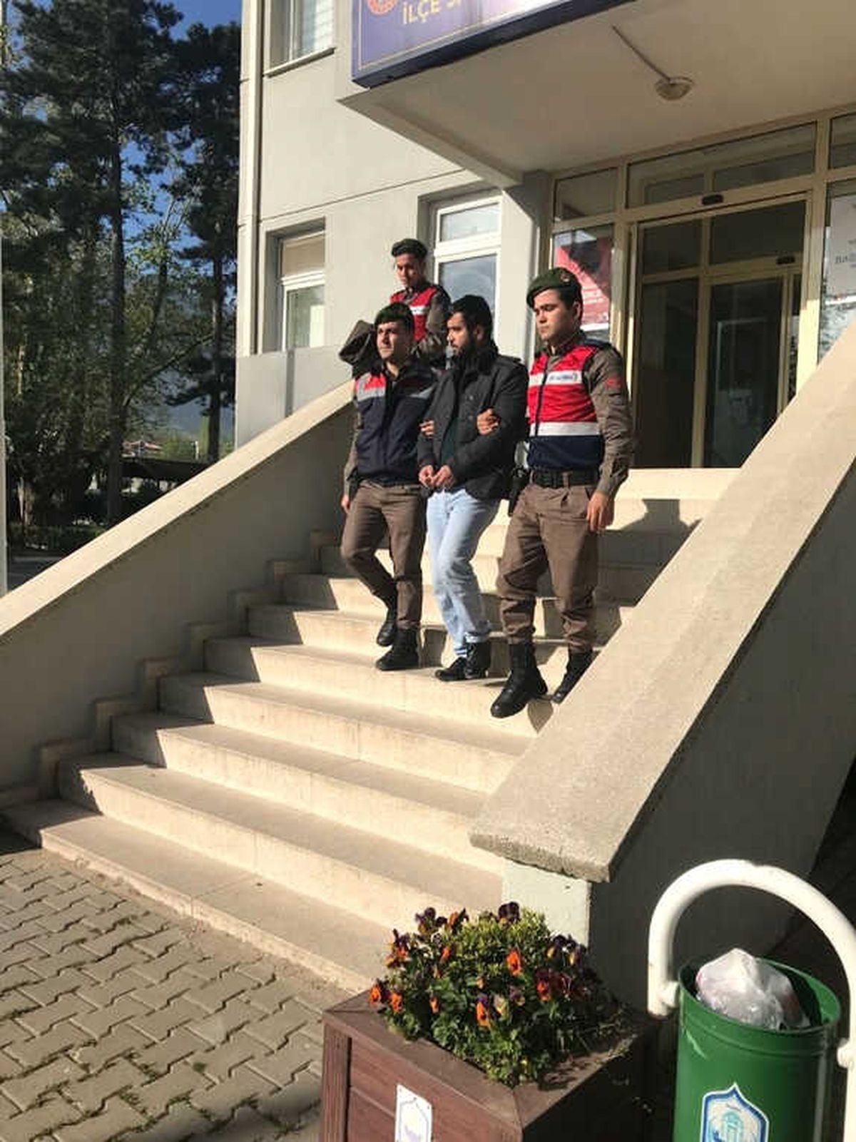 Dolandırıcılıktan Aranan Zanlıyı Jandarma Yakaladı