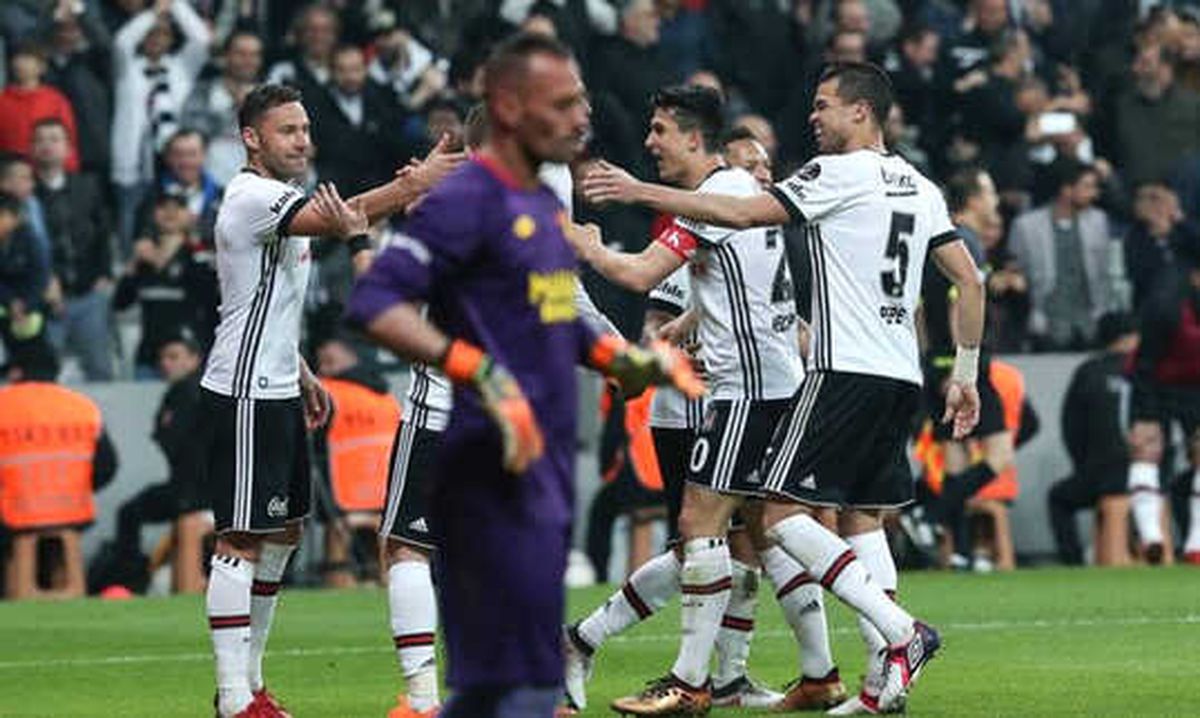 Eksik Beşiktaş, Göztepe\'yi Farklı Yendi