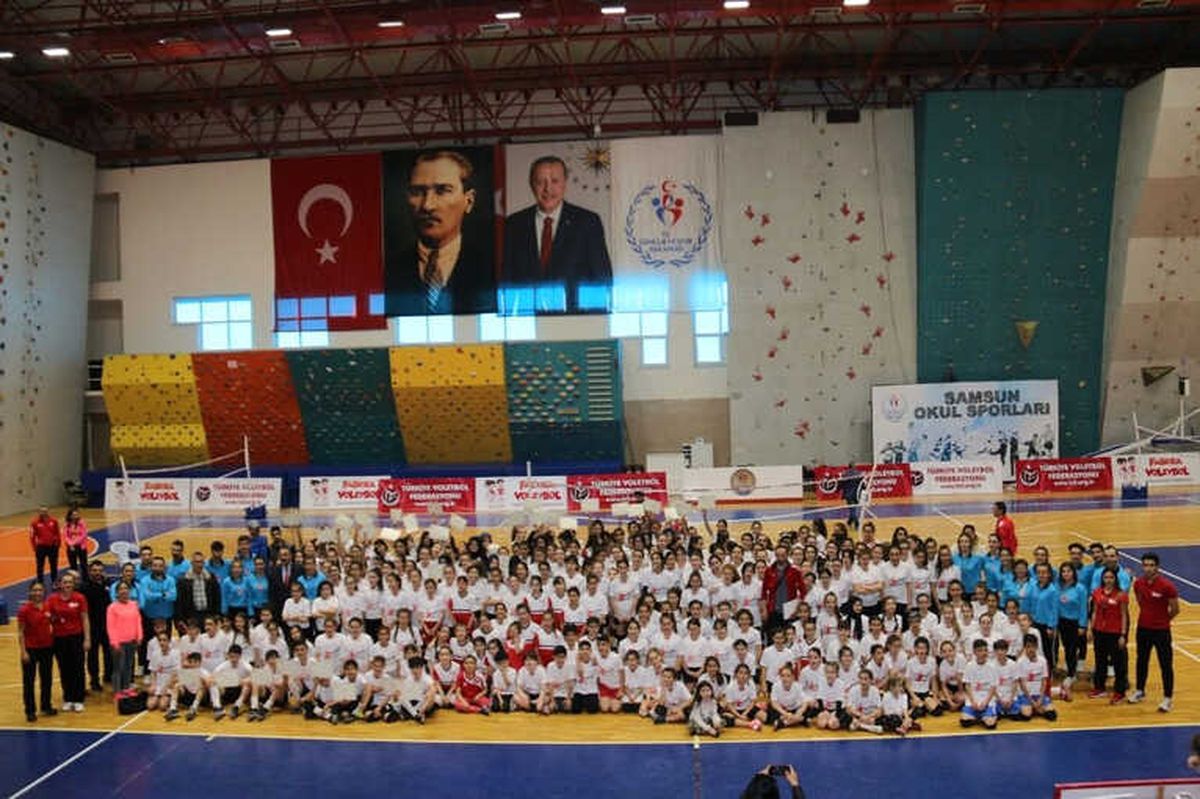 Fabrika Voleybol Şenliği