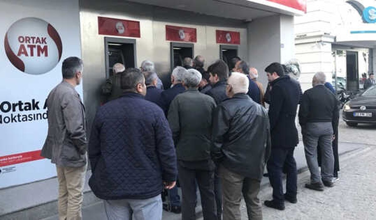 Fındık Üreticileri Atm\'lere Akın Etti