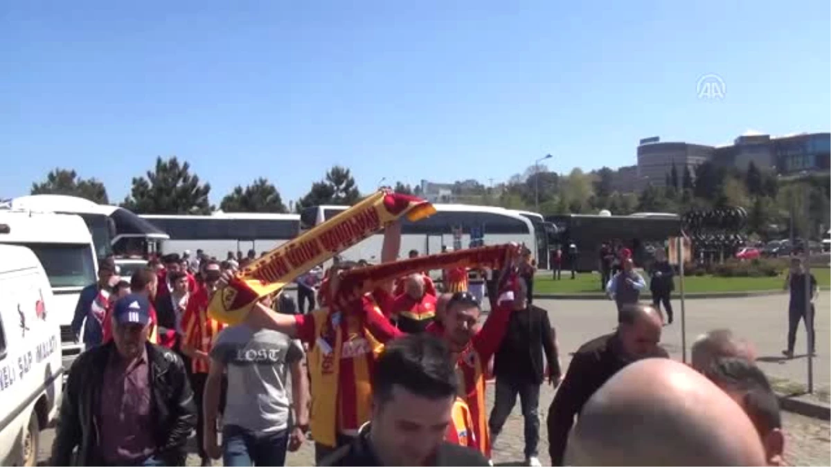 Gümrükçüoğlu, Trabzonspor ve Kayserispor Taraftarlarıyla Bir Araya Geldi