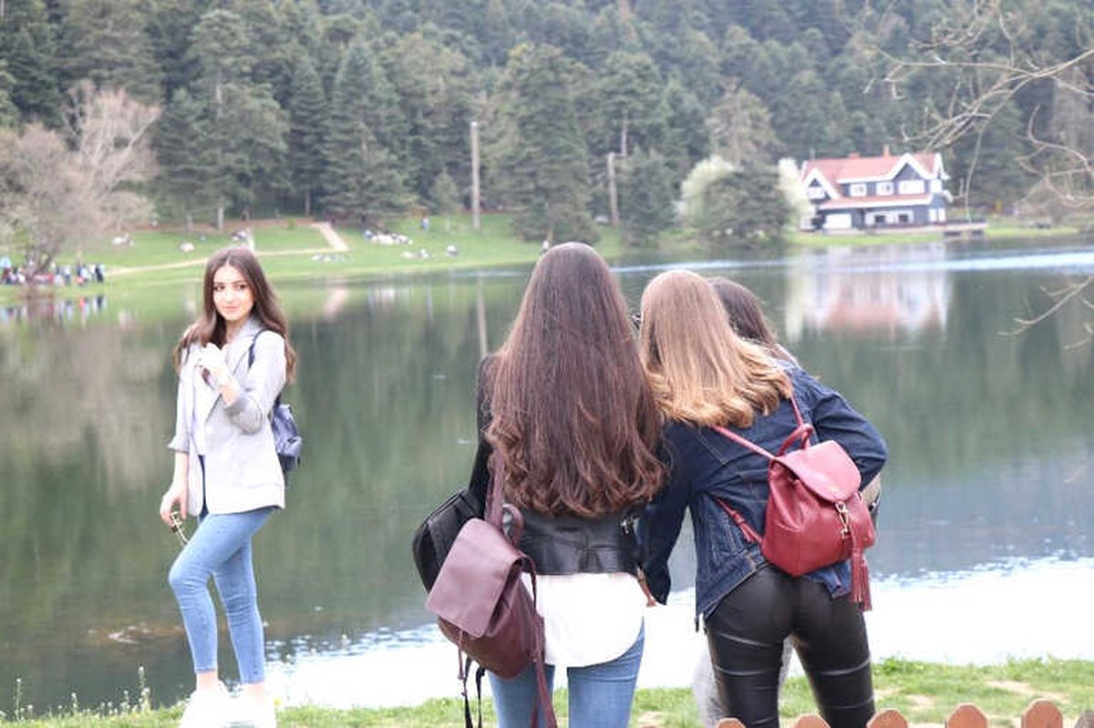Havaların Isınmasıyla Gölcük\'e Tatilci Akını Yaşandı