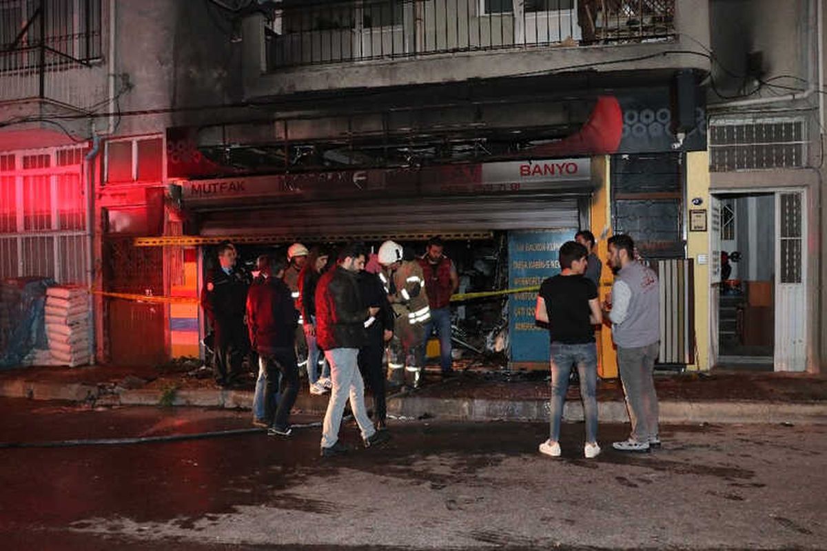İzmir\'de Yangın: 1 Ölü
