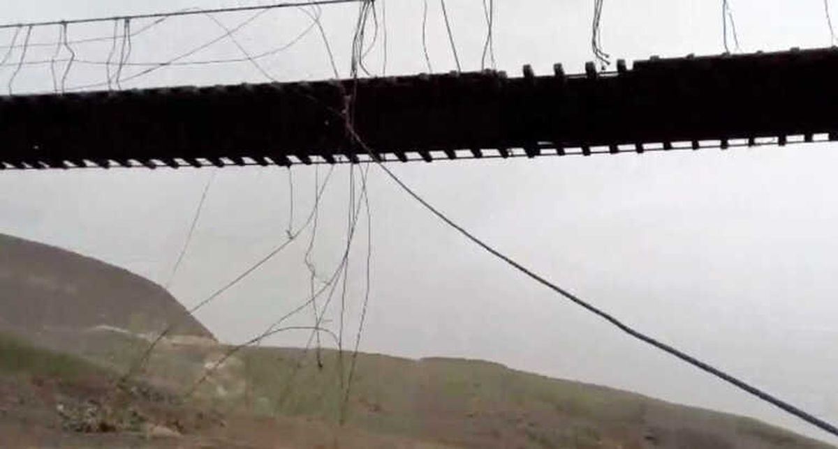 Kars\'ta Köylüler Çelik Telleri Kopan Asma Köprünün Yapılmasını İstiyor