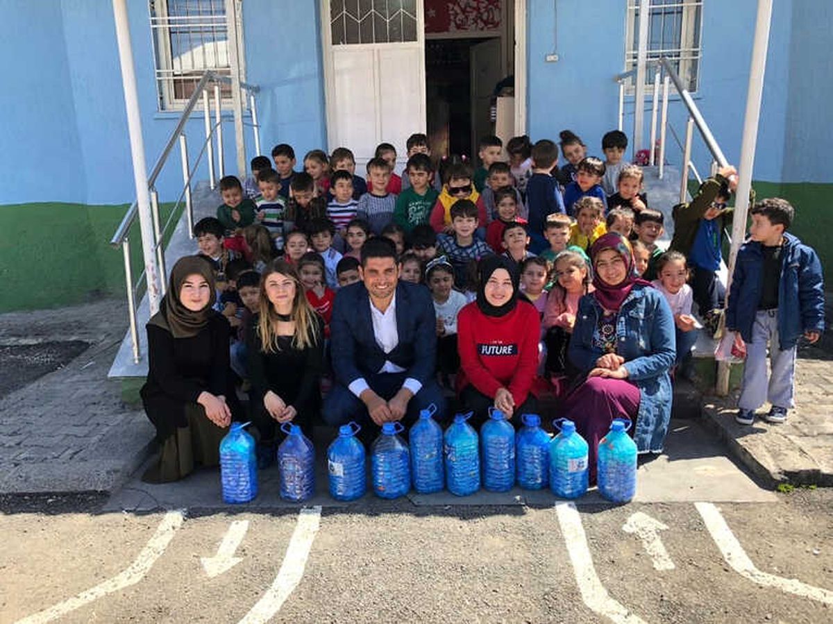 Minikler Engelliler İçin 10 Bin Mavi Kapak Topladı