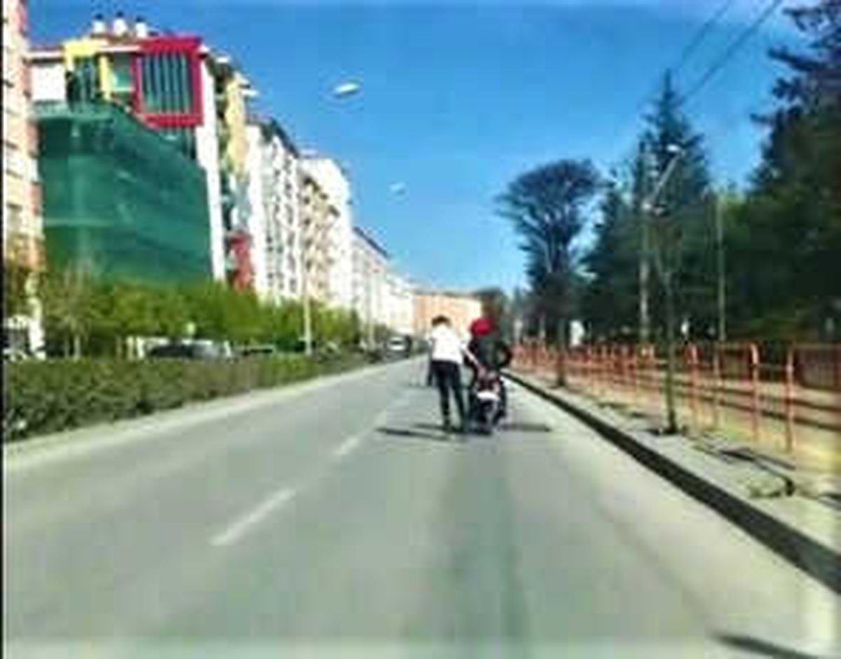 Motosikletli ile Patenlinin Tehlikeli Yolculuğu