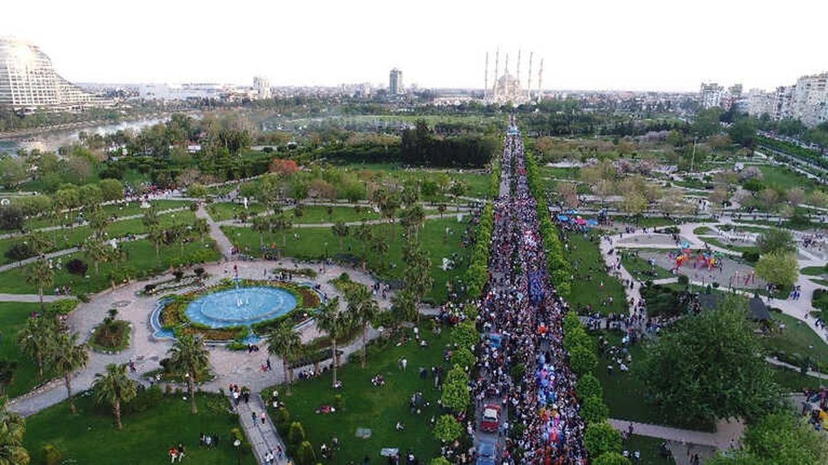Portakal Çiçeği Karnavalı\'nın Kortejine Binlerce Kişi Katıldı