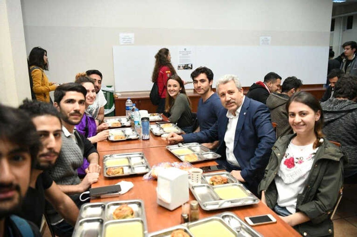 Rektör Budak\'tan Sınavlara Çalışan Öğrencilere Gece Yarısı Morali