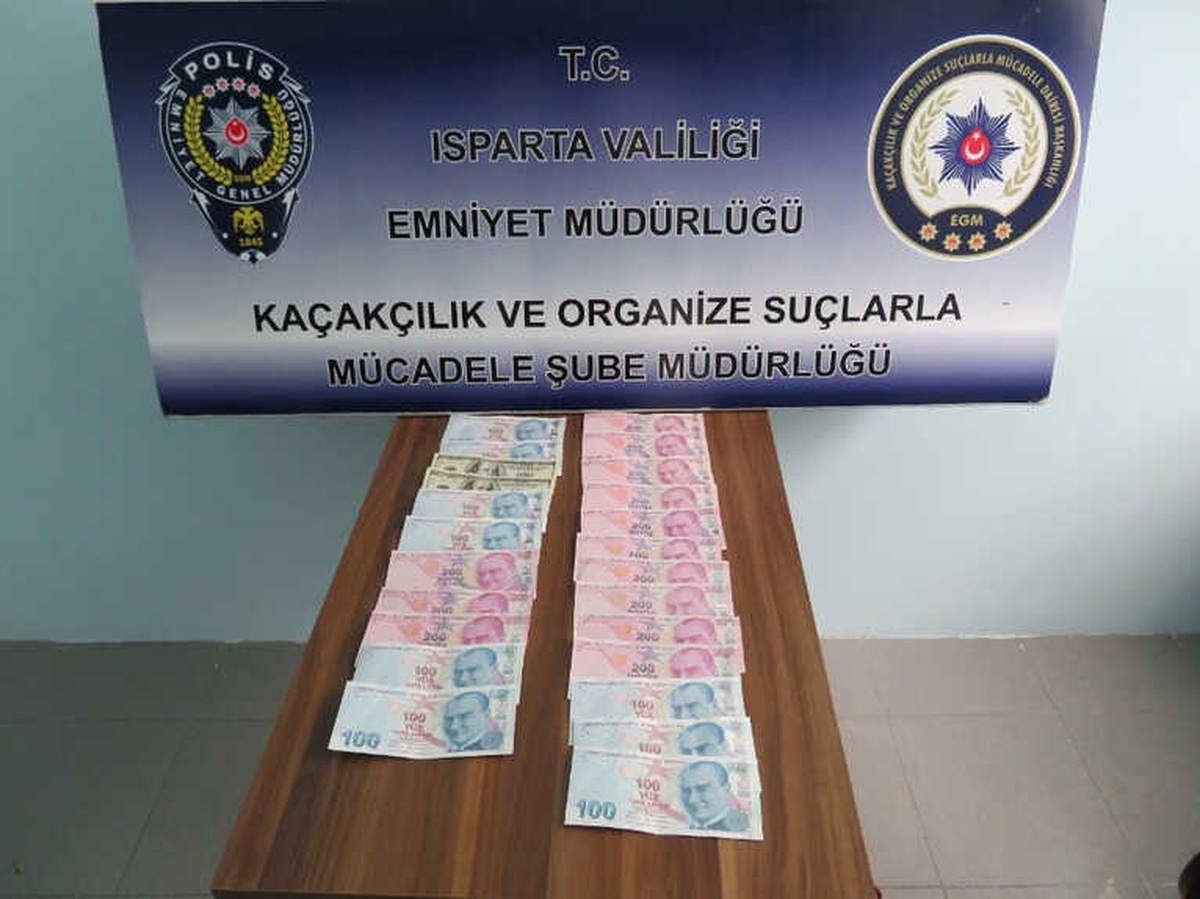 Sahte Parayla Alışveriş Yapan Zanlılar Yakalandı