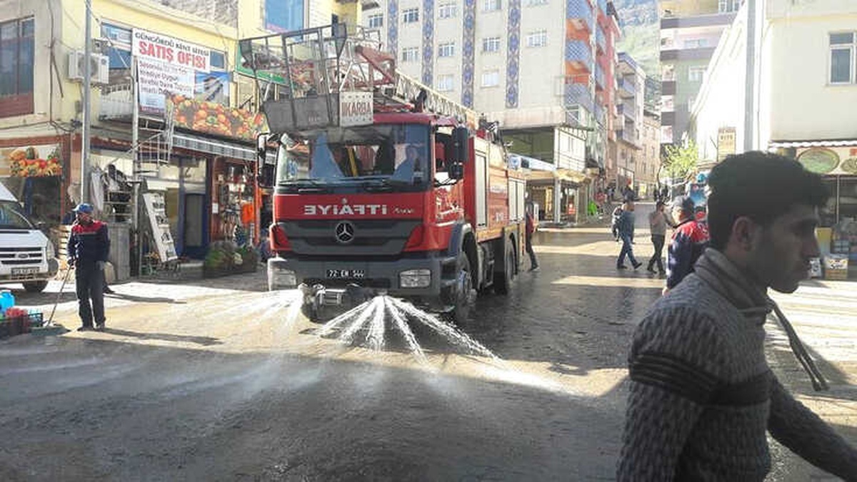 Sason Belediyesi Haftada İki Gün Çarşıyı Yıkayacak