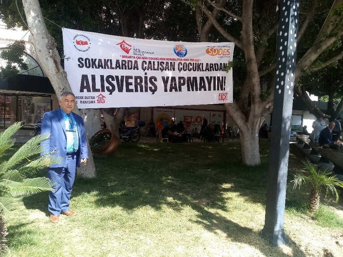 Sokakta Çalışan Çocuklar İçin Afişli Uyarı
