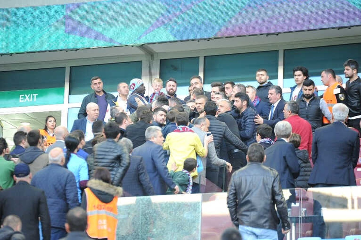 Trabzonspor Tribününde Kavga