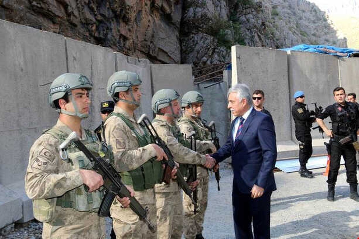 Vali Toprak Askeri Kontrol Noktasını Ziyaret Etti