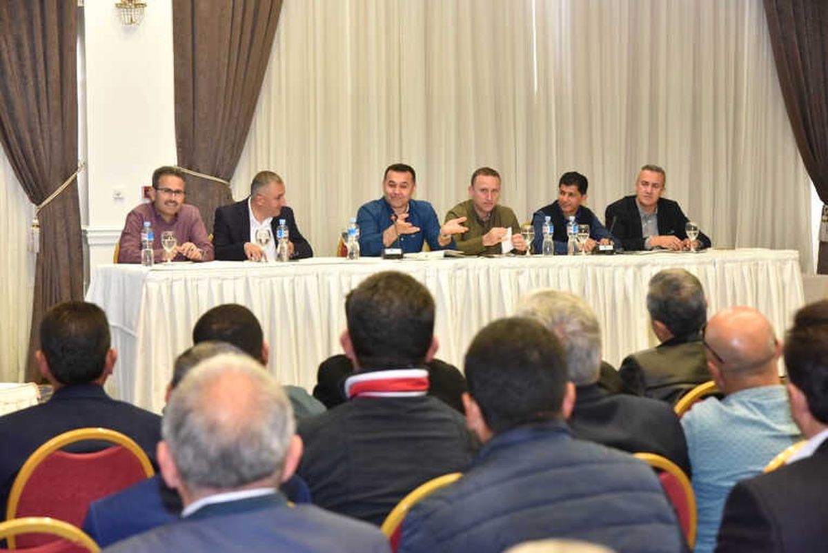 Yücel, İstişare Toplantısında Muhtarlarla Bir Araya Geldi