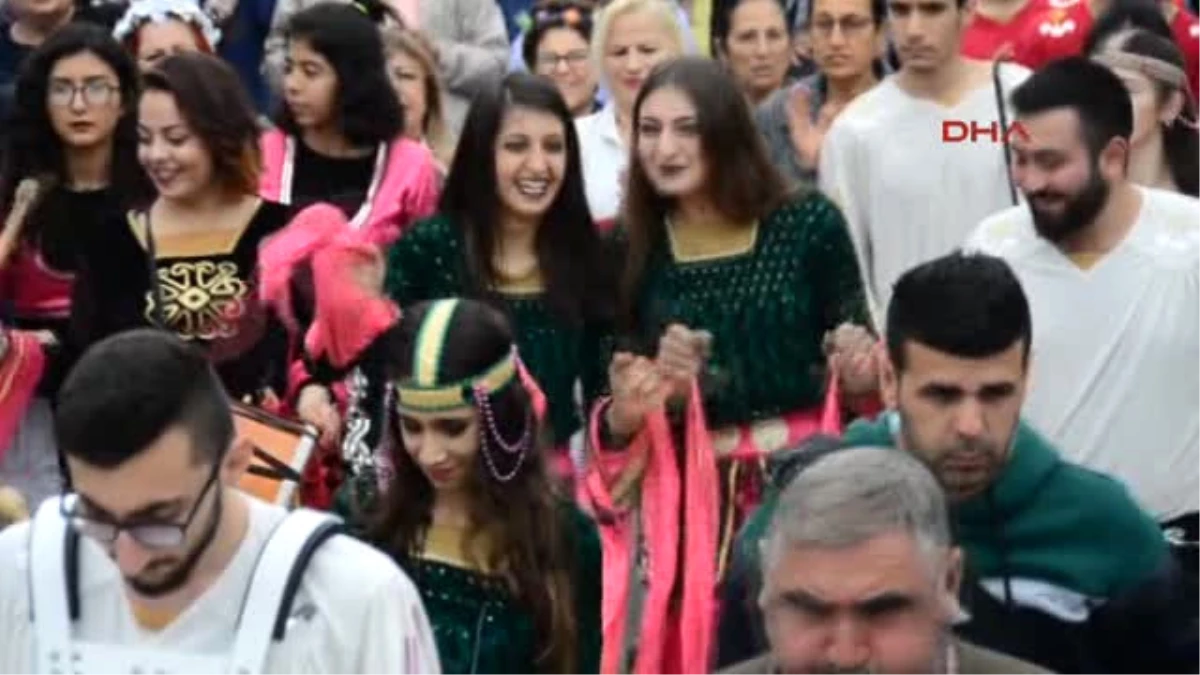 Adana Karnaval Heyecanında Ciğer Partisi