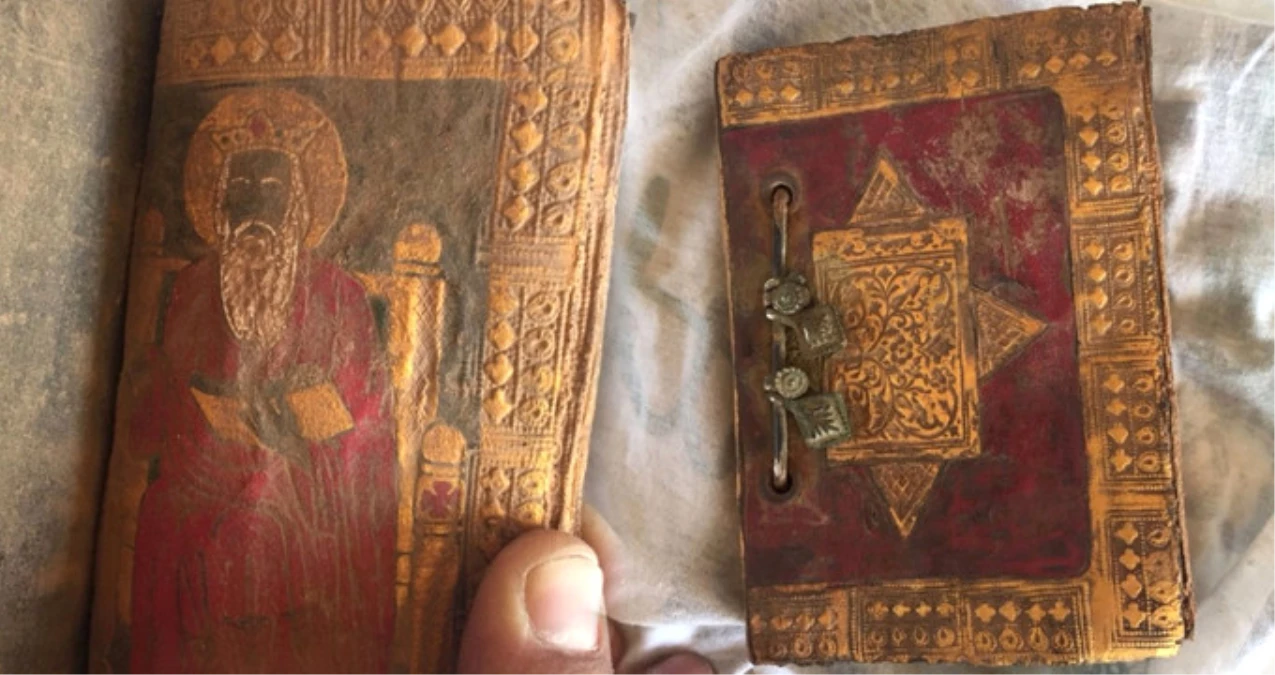 Aksaray\'da Yüzlerce Yıllık Tarihi İncil Ele Geçirildi