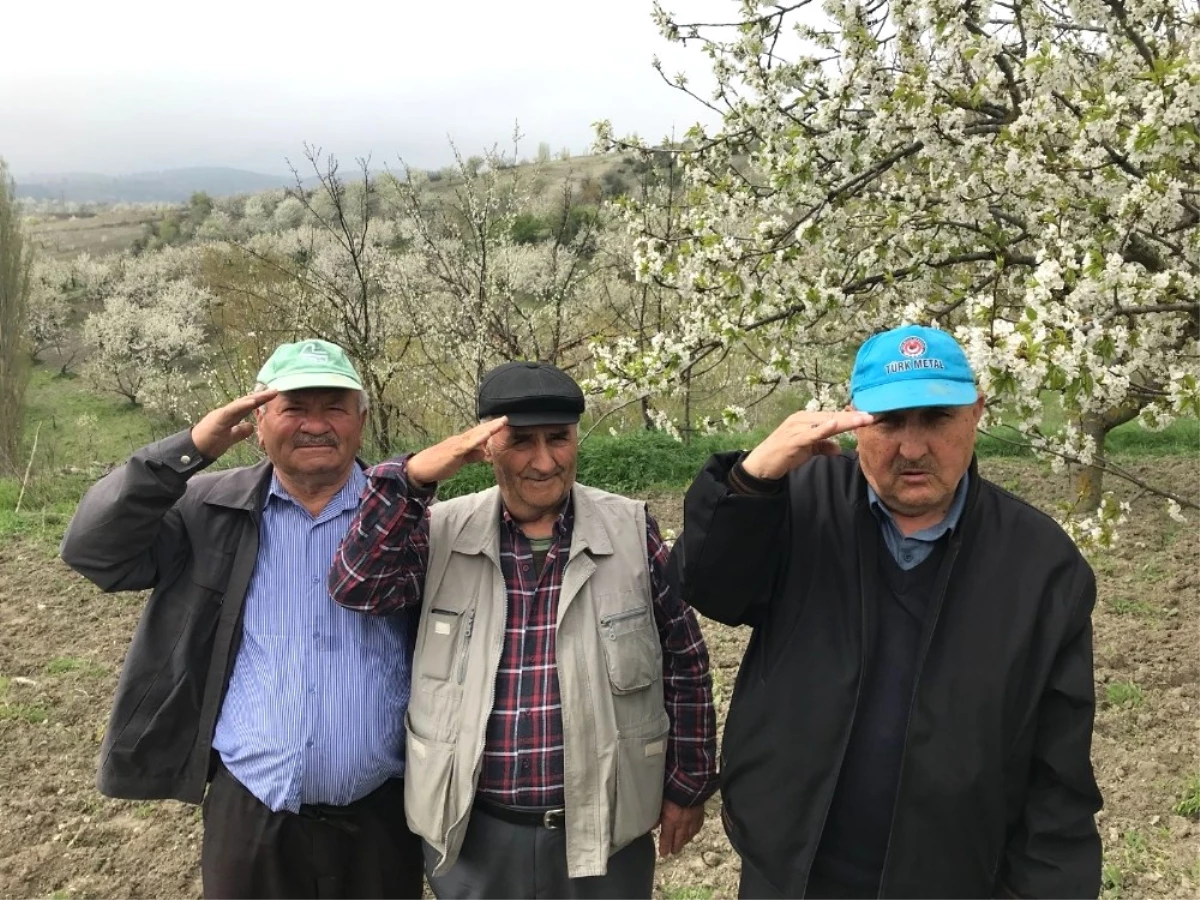 Askerlik Arkadaşları 48 Yıl Sonra Bursa\'da Buluştu