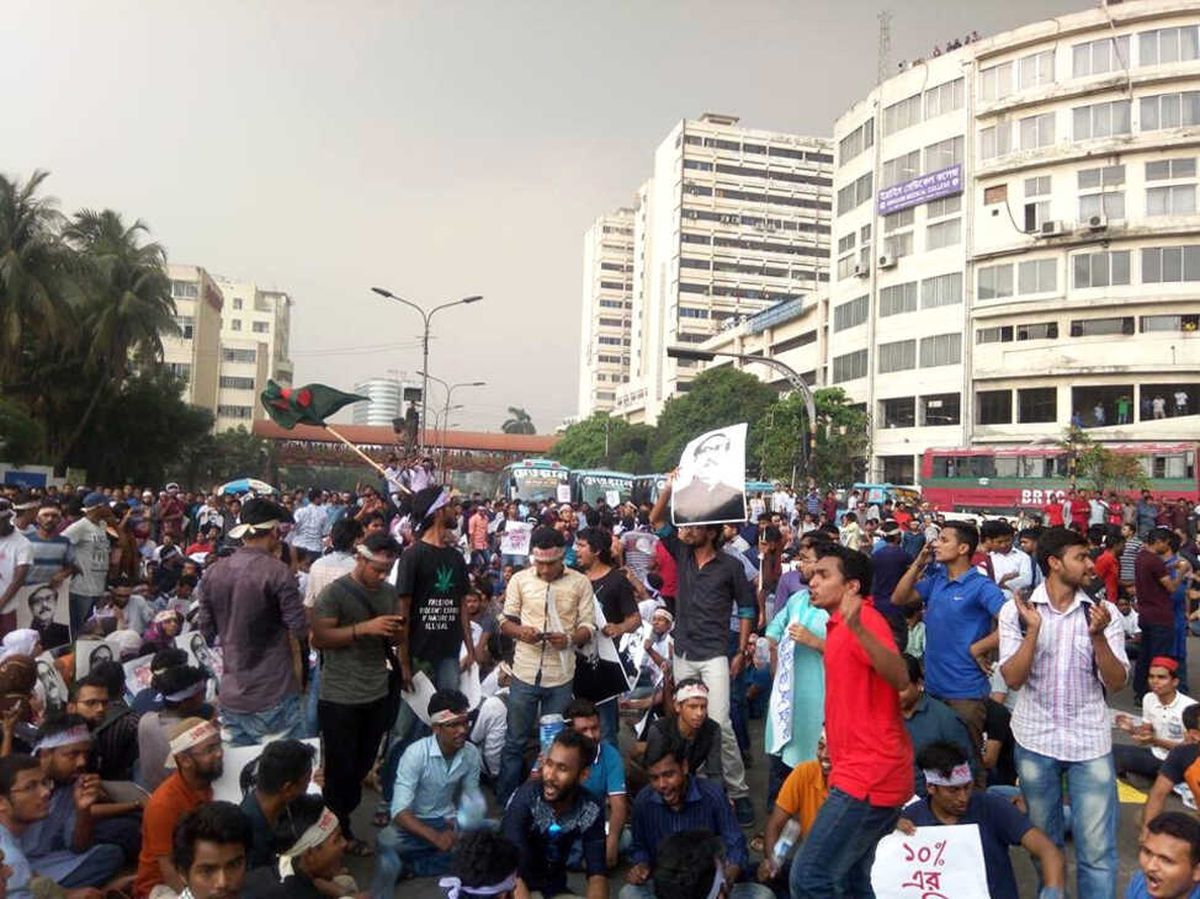 Bangladeş\'te Öğrenci Eylemlerine Polis Müdahalesi: 1 Ölü