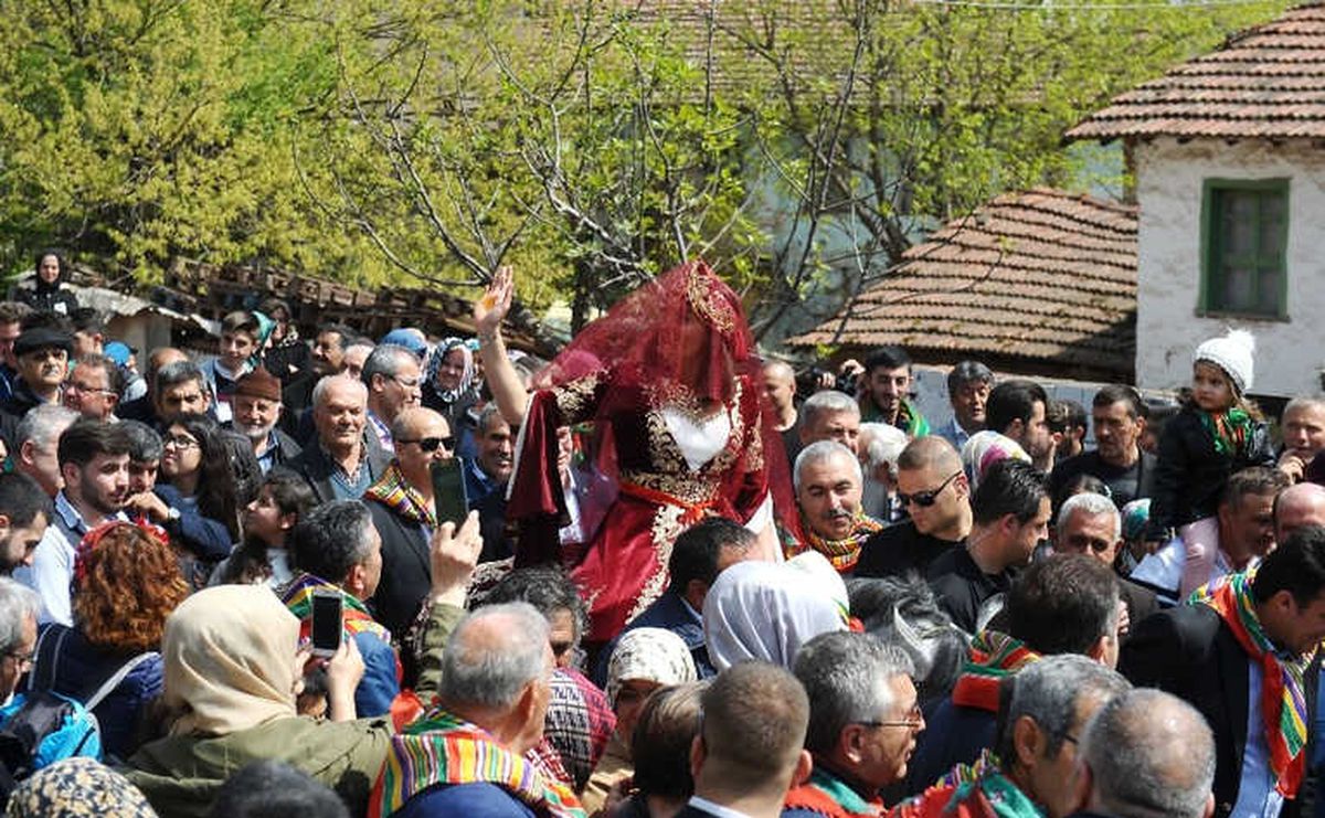 Bursa\'da Köy Düğünü Coşkusu