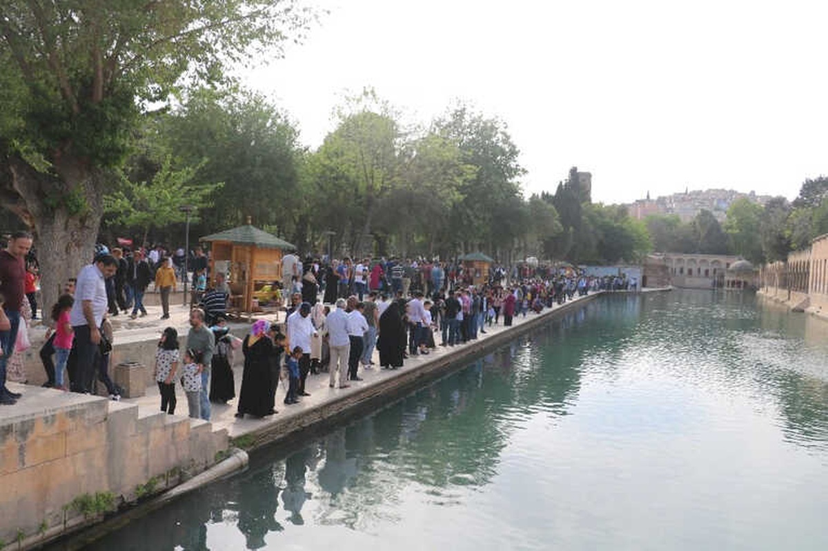 Havalar Isınınca Vatandaşlar Soluğu Balıklıgöl\'de Aldı