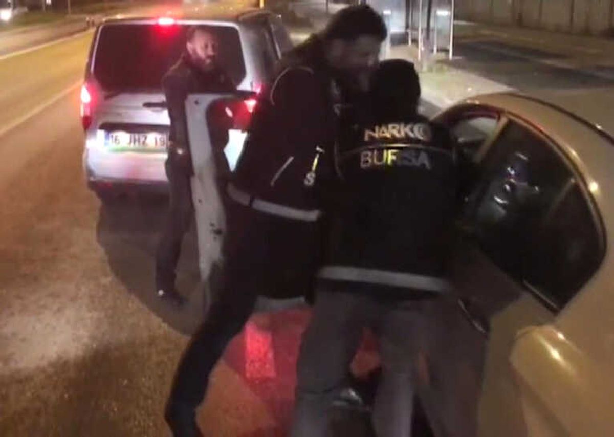 İstanbul\'dan Bursa\'ya Uyuşturucu Getiren 2 Kişi Yakalandı