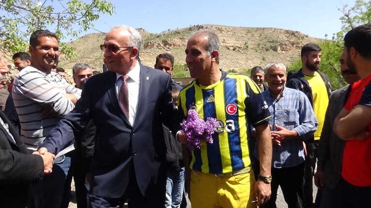 Savur\'da Eski Emniyet Müdürüne Coşkulu Karşılama