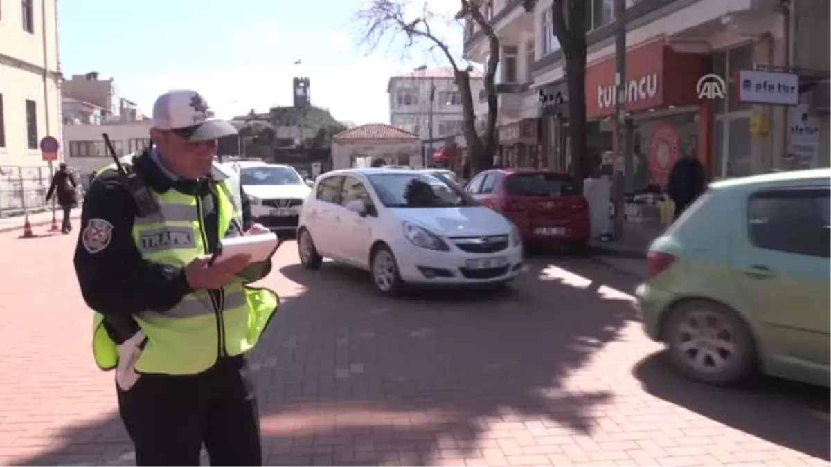 Trafik Güvenliği İçin 10 Yıldır Aynı Kavşakta Mesaide