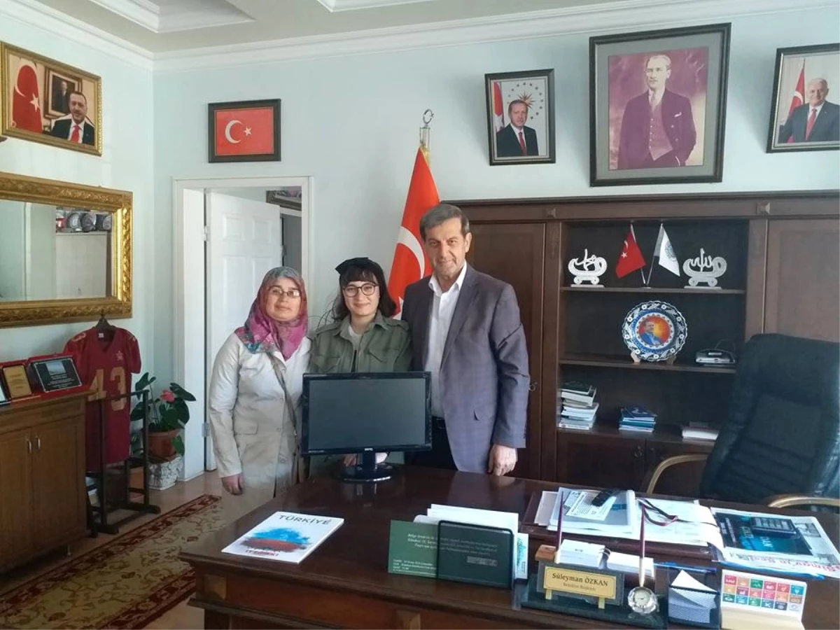 Başkan Özkan\'dan İmam Hatip Lisesi Öğrencisine Bilgisayar
