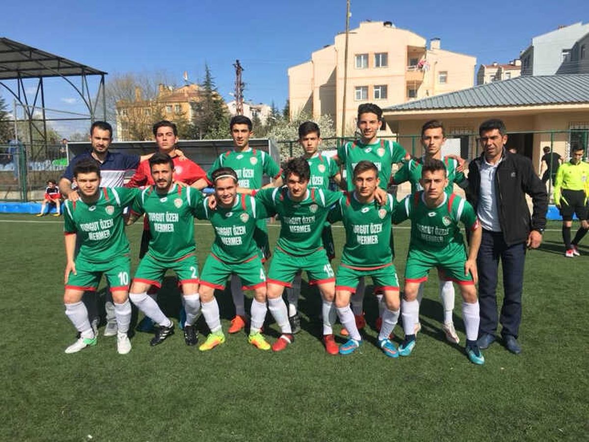 Başkan Şahin\'den Başarılı Futbolculara Tebrik