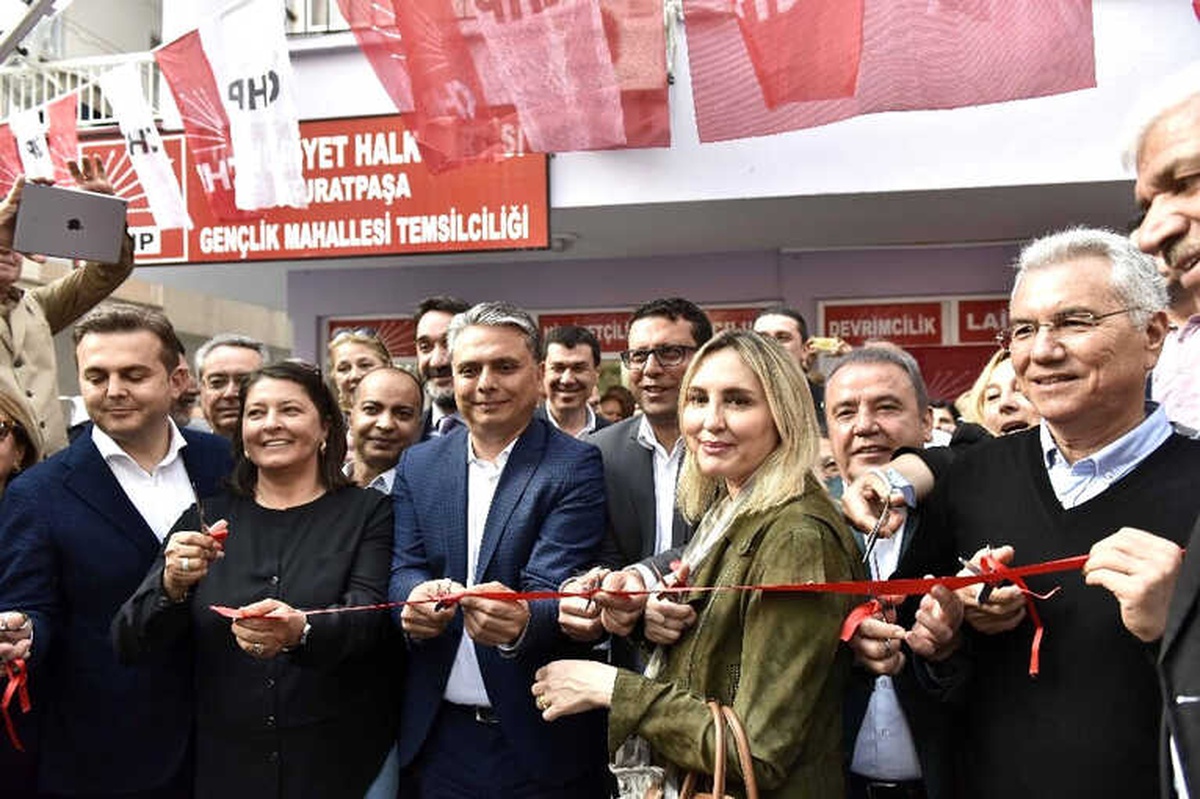 Başkan Uysal, Partisinin Mahalle Temsilciliği Açılışına Katıldı