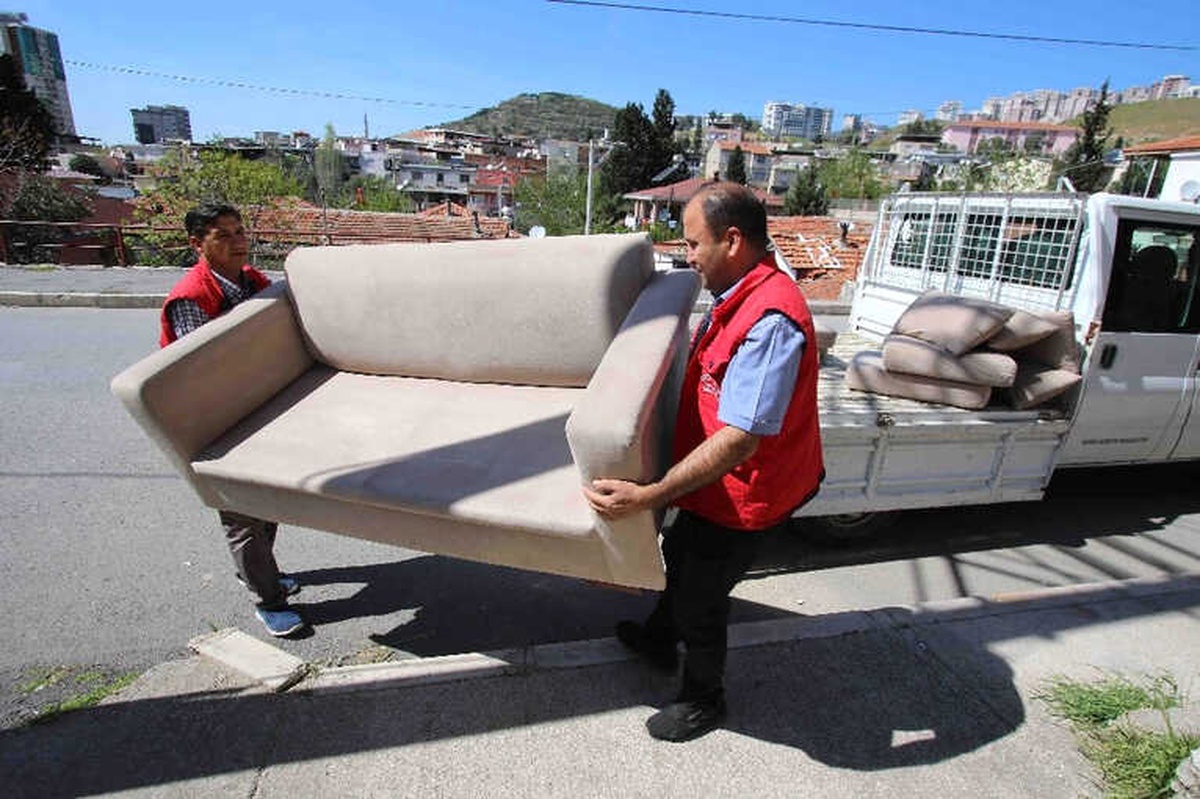 Bayraklı Belediyesinden Ailelere Anlamlı Destek