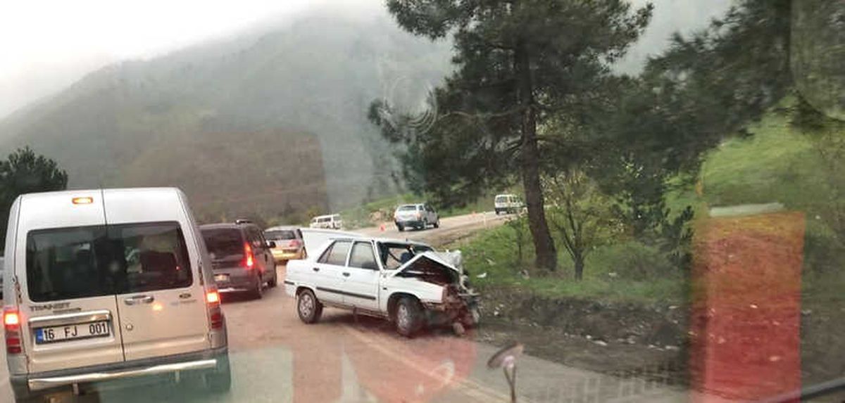 Bursa- Orhaneli Yolunda 3 Aracın Karıştığı Kazada 6 Yaralı