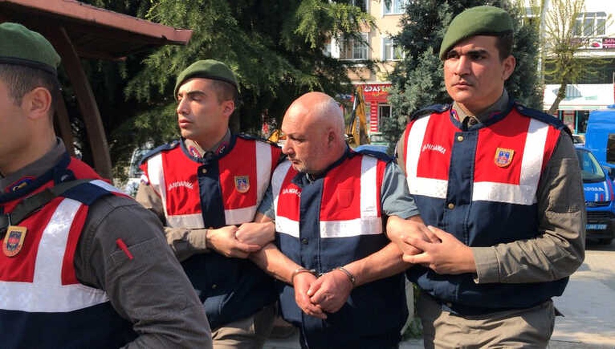 Eşini ve 2 Üvey Çocuğunu Vuran Katil Zanlısı Baba Adliyeye Sevk Edildi