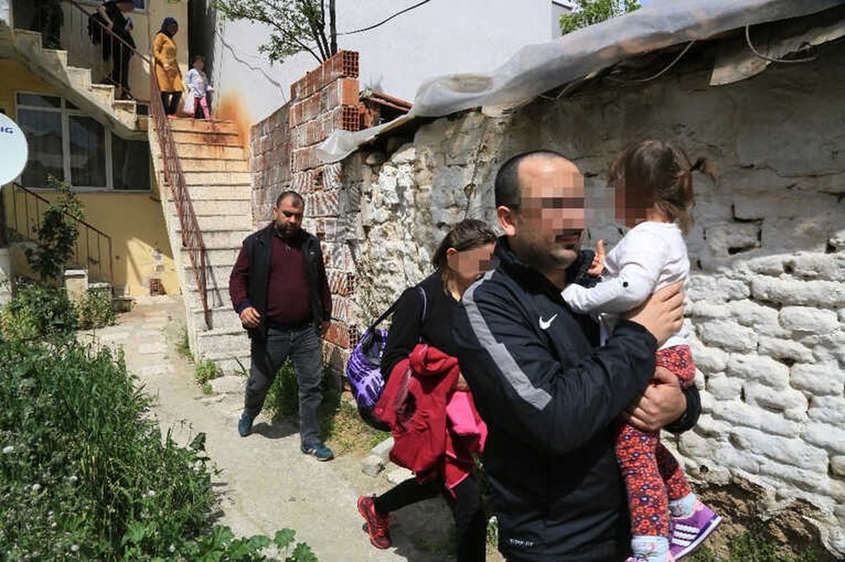 Fetö\'den Aranan Doktor ve Eşi Yurt Dışına Kaçmak İsterken Yakalandı