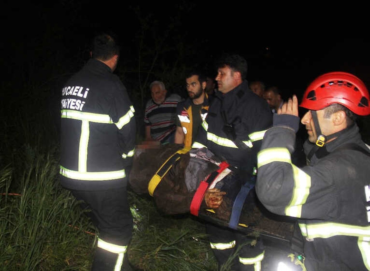 Freni Boşalan Kamyon Dere Kenarına Uçtu: 1 Ölü