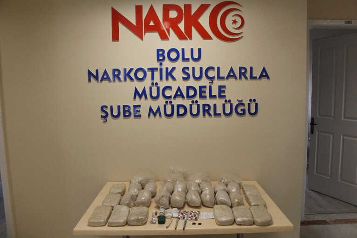Kabin Memuru Kilolarca Uyuşturucuyla Yakalandı