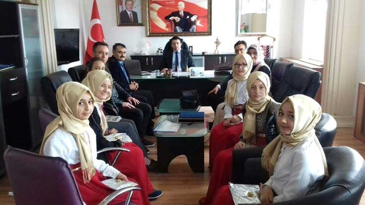 Kaymakam Yurdagül, Başarılı Öğrencileri Ödüllendirdi