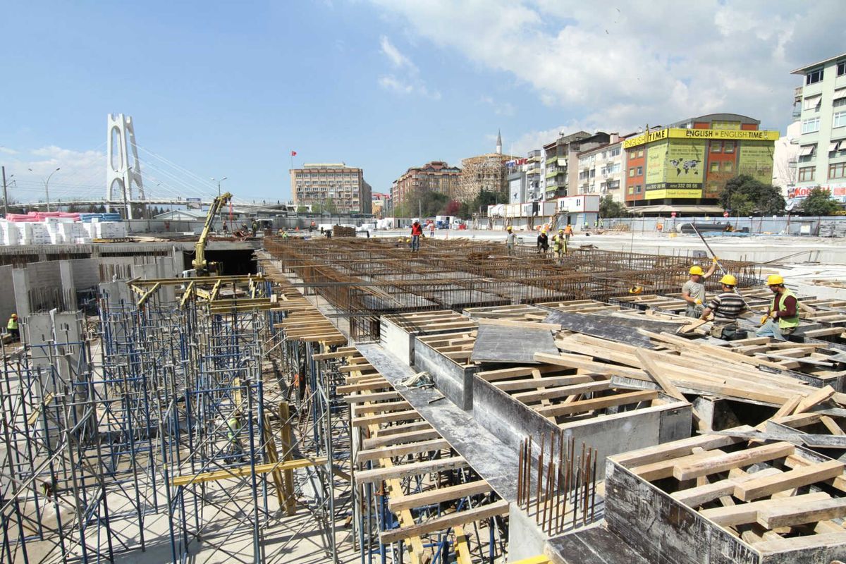 Kent Meydanı ve Otopark Şekilleniyor
