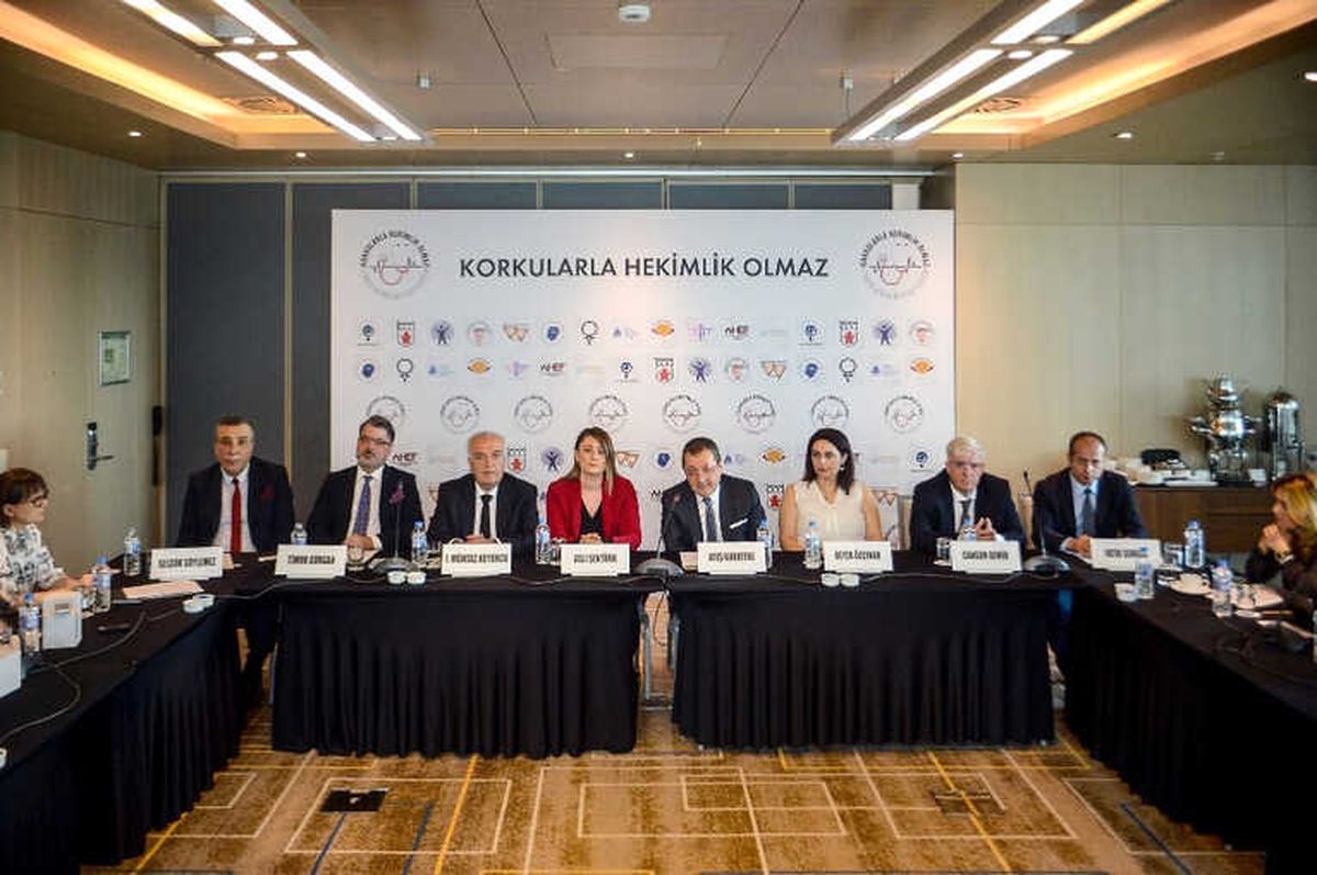 \'Korkularla Hekimlik Olmuyor"