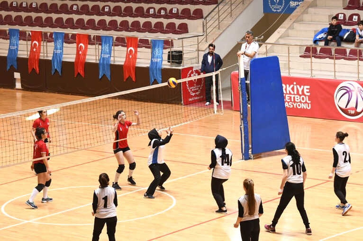 Küçükçekmece\'de Voleybol Müsabakaları Sona Erdi
