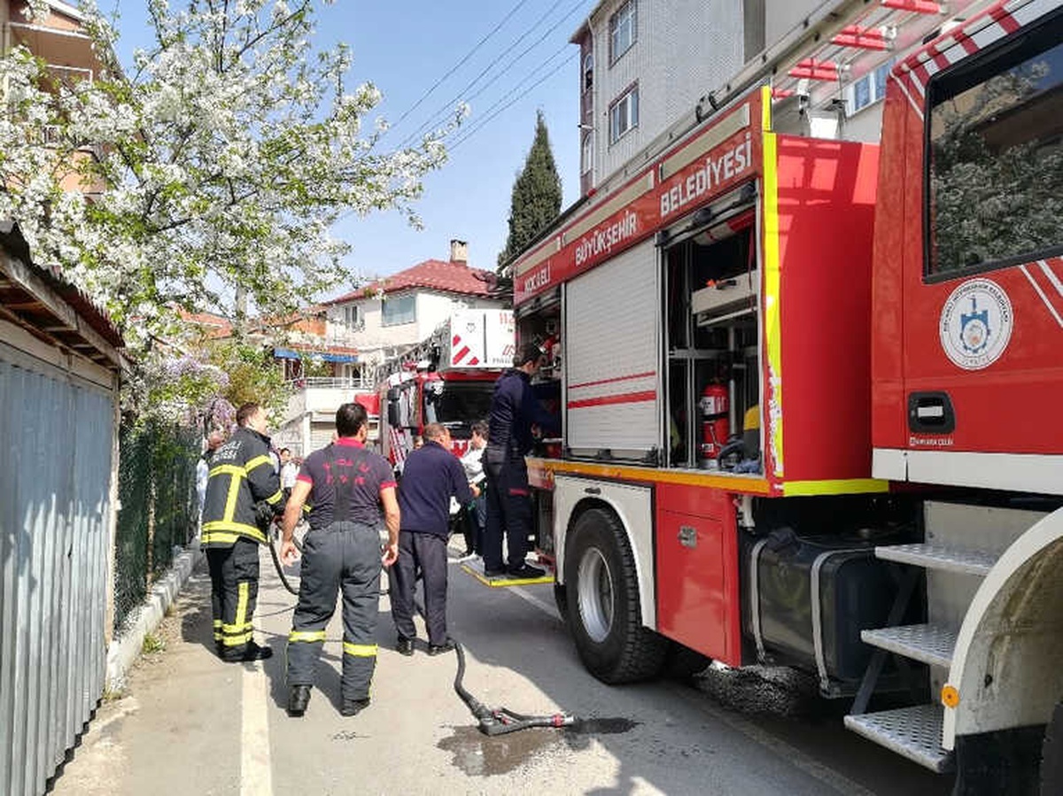 Mutfaktaki Yangını Söndürmek İsterken Hastanelik Oldu