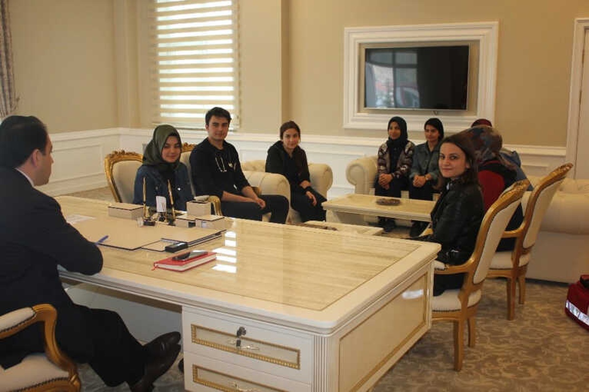 Öğrencilerden Masa Başında Sağlık Hizmeti