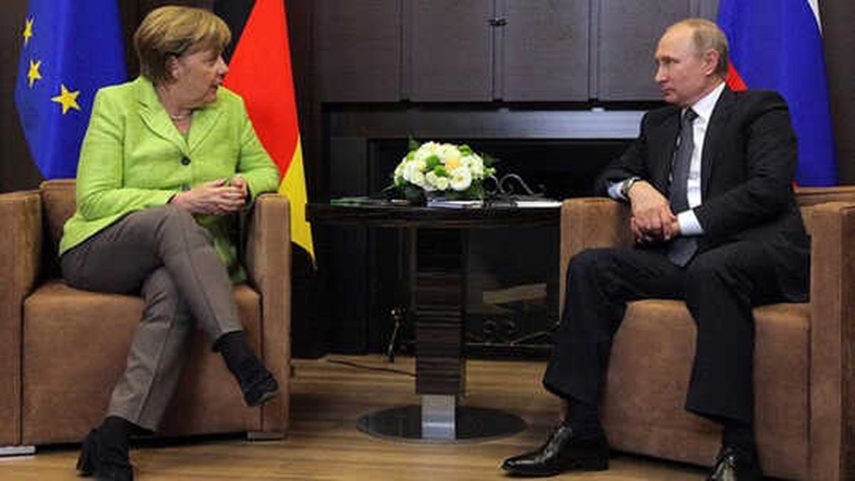 Putin, Merkel ile Suriye ve Ukrayna\'yı Görüştü